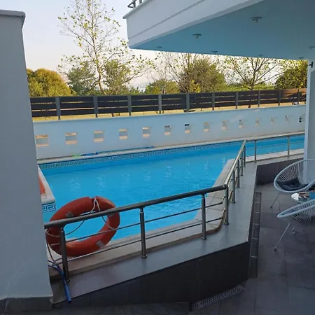 Crystal Aura アパート *