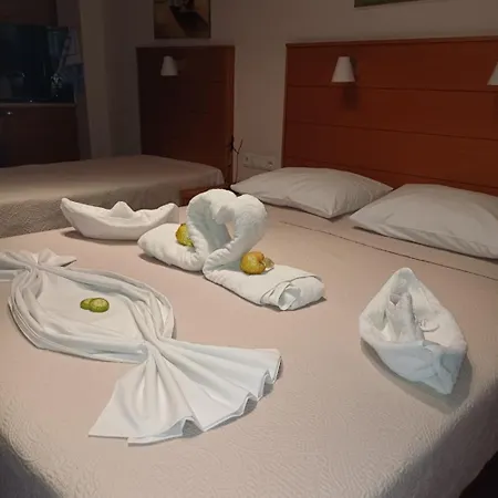 Crystal Aura Paralía