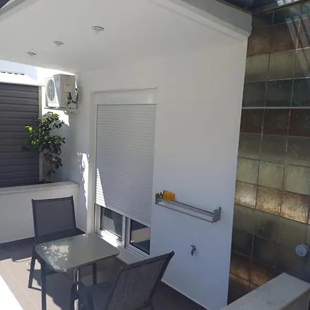 Crystal Aura Paralía