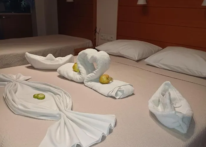 Crystal Aura Paralía