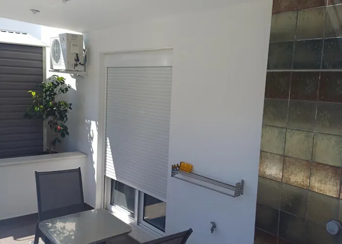 Crystal Aura Paralía